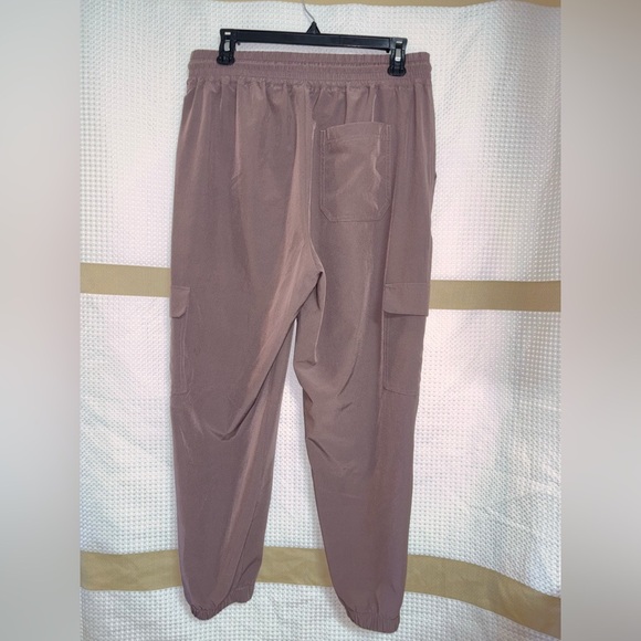 Old Navy Women’s Joggers - Picture 4 of 8